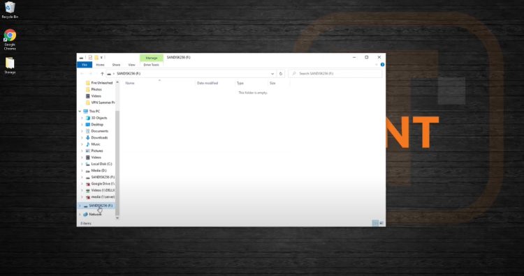 Insert your 256GB USB drive into your Windows PC and Windows File Explorer should automatically open.