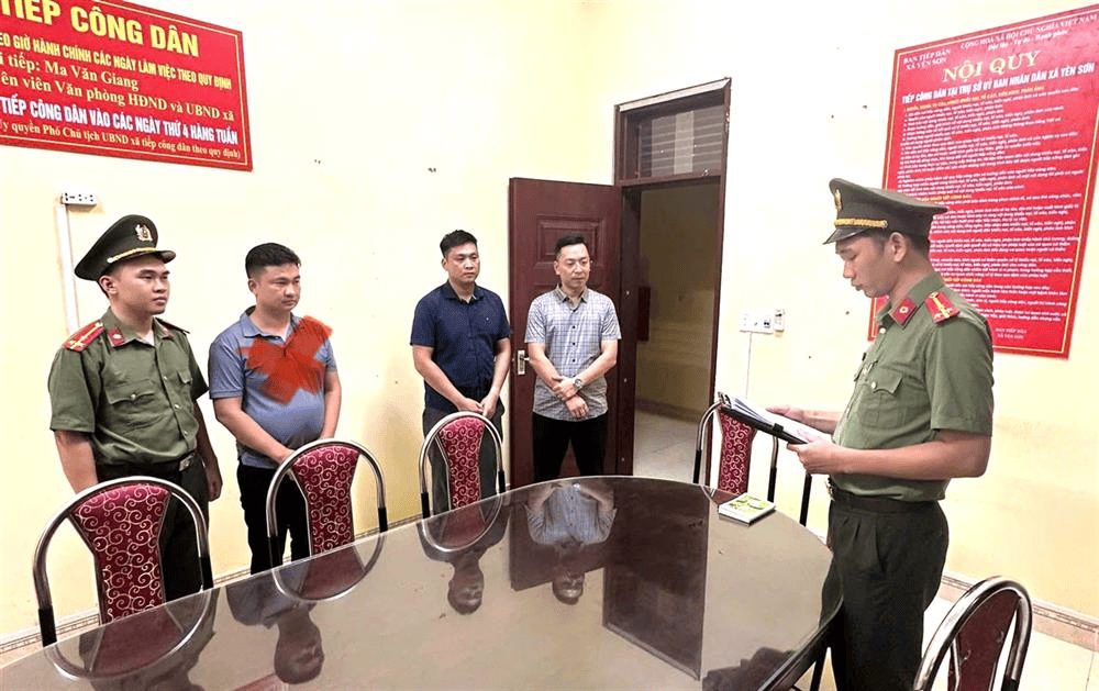 V? V?n Thìn With Police